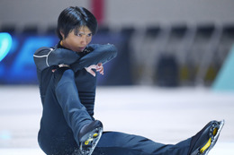 完売していた『y 羽生結弦写真集』重版決定! 画像