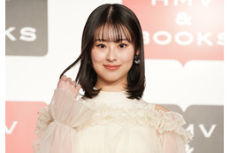 井本彩花、20歳になって初のカレンダーは「120点満点！」…露出衣装で過ごす休日の姿も収録