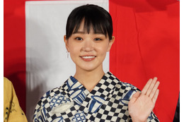 奈緒、影山優佳とのメガネ2ショットでサッカー観戦報告「優佳ちゃんが色々教えてくれて…」 画像