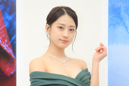 澄田綾乃、初の写真展を開催!想像を掻き立てる作品を多数展示 画像
