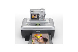 コダック、29,800円の400万画素デジカメとフォトプリンタセット イオングループで先行販売 画像