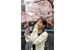田中美久、三つ編み＆美脚の花見オフショに「かわいい」の声 画像