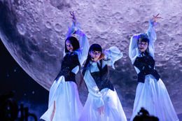 Perfume、5月22日発売のライブ映像作品ジャケ写＆特典映像詳細を発表 画像