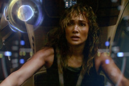 ジェニファー・ロペス、AIとバディ結成!圧巻のロボットバトルも......Netflix『アトラス』 画像