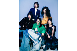 NewJeans、新曲ジャケット写真で多彩なスタイリングを披露! “アナログ”な感性を呼び起こす新作に期待が高まる 画像