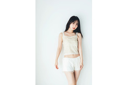 高嶺のなでしこ・松本ももな、ヘソ見せの部屋着など大人なシチュエーションに初挑戦! 画像