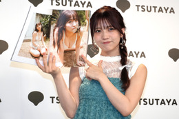 黒嵜菜々子、1st写真集発売＆21歳の誕生日ケーキに感激！「お尻が注目ポイントです」