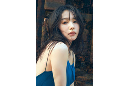 桜井日奈子、10周年記念の写真集発売が決定! 人生初の水着撮影にも挑戦した大胆な一冊に 画像