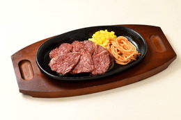 ステーキ宮、今月の“肉の日”クーポンは「ひとくちてっぱんステーキ」40%増量に