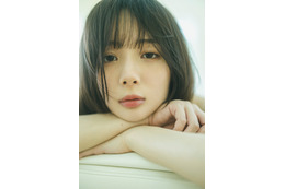 岡田紗佳、5年ぶりの写真集発売  南国タイで役満ボディ披露