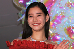 脚ながっ！新木優子、ミニスカ×ブーツの美脚ショットにファン「太もも最高」「ケータイの待ち受けにするわ」