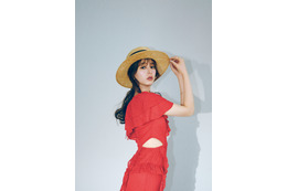 新木優子、オトナ可愛いサマーコーデで“夏”を先取り! 画像