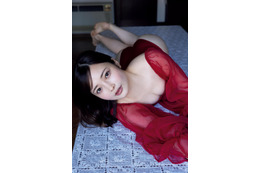 新谷姫加のもっちり美ボディに心奪われる…色気たっぷりのランジェリーグラビア 画像