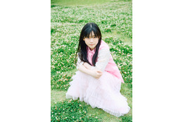 櫻坂46・山下瞳月、『B.L.T.』初表紙!新センターの魅力を解き明かすロンググラビア 画像