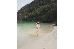 小池里奈、美ボディあらわの写真集オフショット公開! 画像