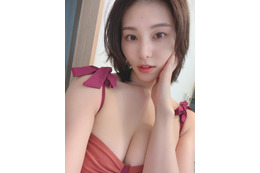 「かわいすぎる!」相楽伊織、美谷間あらわの自撮りショットが刺激的 画像