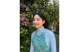 のん、夏らしい衣装のオフショ公開で「うっと~しい梅雨を吹き飛ばす爽やかさ」と反響 画像