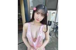 NMB48上西怜の“こぼれそうな美バスト”に視線集中!「最高最強」「目のやり場に困る」 画像