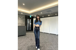 いったい何頭身? NMB48・桜田彩叶、へそ出し×デニムコーデで抜群の美スタイル 画像