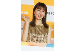 矢田亜希子、涼しげショーパンコーデで45歳の美脚披露「生脚サイコー!」「奇跡の40代」 画像