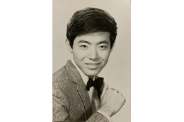 美川憲一、若かりし頃の貴重な写真に反響「かっこよさの中に美しさ」「品があって素敵」 画像