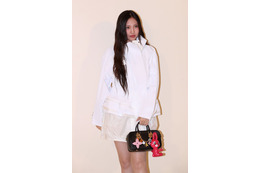 NewJeans・ヘイン、ショート丈ボトムスで美脚披露!“完全復活”にファンから安堵の声も 画像