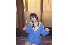 池本しおり、魅惑のパーカー×水着に!キュートな夏グラビアオフショット 画像