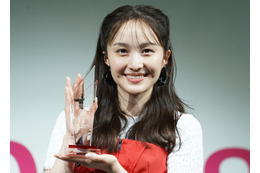 ももクロ・百田夏菜子、太もも露出の超ミニ丈ショットに反響「あしながっ!」「スタイル良すぎ」 画像