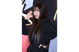 NewJeansダニエル、“大人”ブラックコーデでイベント登場!「どんどん美しくなっていく」 画像