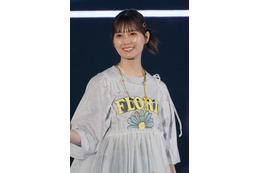 日向坂46・小坂菜緒、衣装のクセがすごい? BLTカウントダウン動画が話題 画像