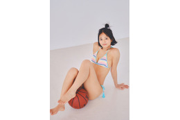 すみぽん、水着グラビアで魅せる“バスケ女子”のヘルシーボディ 画像
