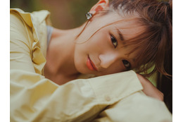 浅川梨奈の新カレンダー発売決定! オール外ロケでメイクや衣装をカラフルに 画像