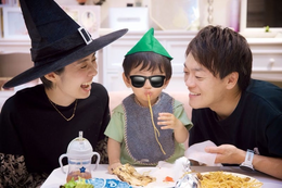 おばたのお兄さん、“1歳2ヶ月”愛息子の初ハロウィン報告! 仲良し家族ショットも 画像