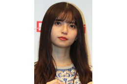 齋藤飛鳥、キュートな舌ペロカット公開!「お口がヤバい」「ナイスショットすぎる」 画像