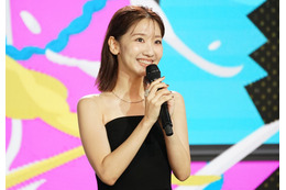 来年1月に写真集発売! 柏木由紀、白肌バストショットでPR 画像