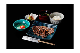 あえて野菜なし!和牛&国産牛のすき焼き専門店「すきはな」新橋にオープン 画像