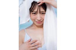 Peel the Apple・浅原凜、初めてのビキニ姿をお披露目! 1st写真集『凜』の水着カット公開 画像