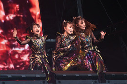 BABYMETALのツアーオフショにネット「マジか！」 写真に“世界的ギタリスト”の姿が…