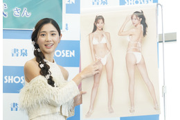 斎藤恭代、カレンダーの変形ビキニカットで9頭身の美ボディ披露…バニーカットも! 画像