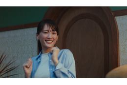 ユニクロ新CMが20日から! 綾瀬はるかとサザンがホテルで楽しそうにセッション 画像