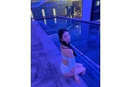 堀未央奈、レアな“プライベート水着”お披露目! 室内プールでラグジュアリーなひととき… 画像