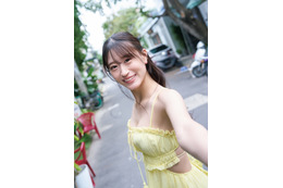 上西怜、笑顔がまぶしい肩出しショット! 2nd写真集『私らしさ』の表紙が公開 画像