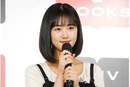 ブレイク中の原菜乃華が初カレンダー!「自分で衣装やシチュエーションなどを考えて…」 画像