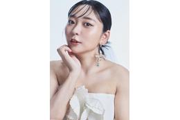 アンゴラ村長、人生初のウエディングドレス姿に! 画像