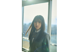 乃木坂46の6期生、海邉朱莉と長嶋凛桜の撮り下ろし写真と手書きプロフィールが公開! 画像