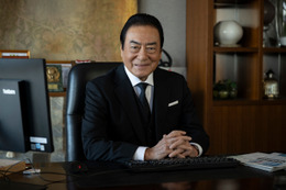 高橋英樹や宮澤エマ、玉置玲央が出演! 阿部寛主演『キャスター』の追加キャスト発表 画像