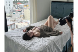ほれぼれする美しさ! NMB48・上西怜、白肌輝くオフショで“グラビアクイーンの風格” 画像