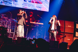 ENHYPENがGLAYとのコラボステージを初披露! まさかのサプライズ演出に大歓声 「BEAT AX Vol.6」 画像