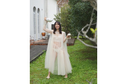 小池里奈、笑顔溢れる“透け”ランジェリーショットにファン「マネさんナイス!」 画像