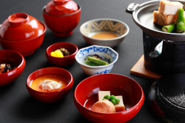 京都・智積院で「朝勤め体験」と「精進料理」の朝食プラン販売開始! 画像